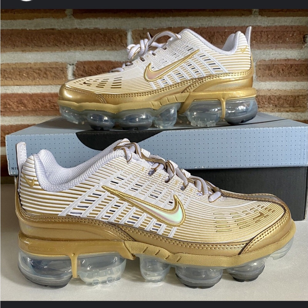 Ladies vapor max 360/ size 8/metallic gold and white/very comfortable